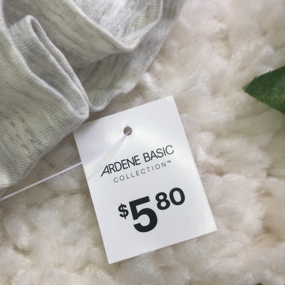 ✨3/$15✨ NWT Ardene Grey Basic Tee - Picture 3 of 5